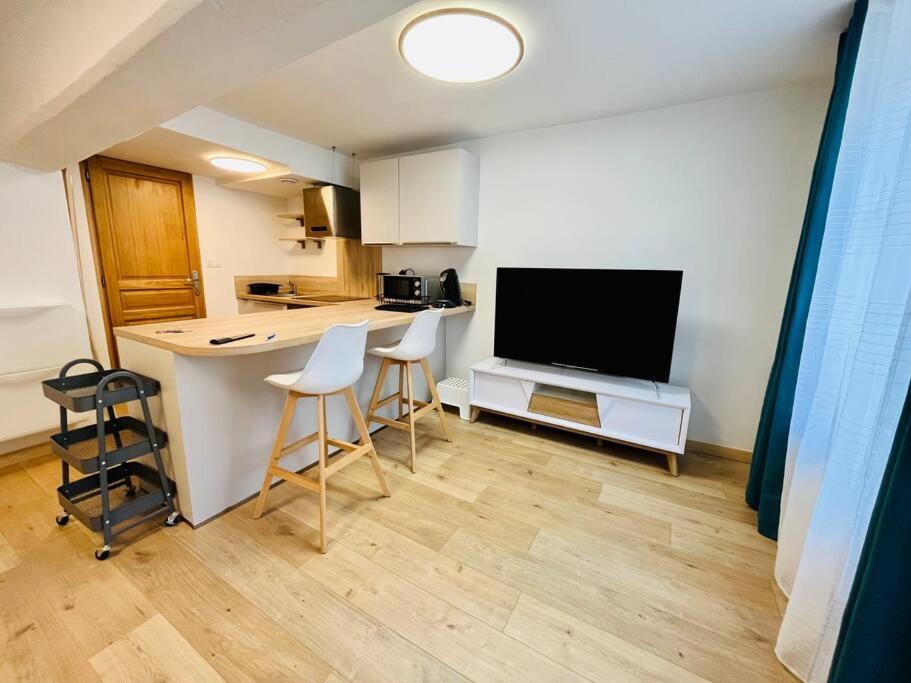 Апартаменты Stylish Studio In The Center Of Senlis Санлис Экстерьер фото