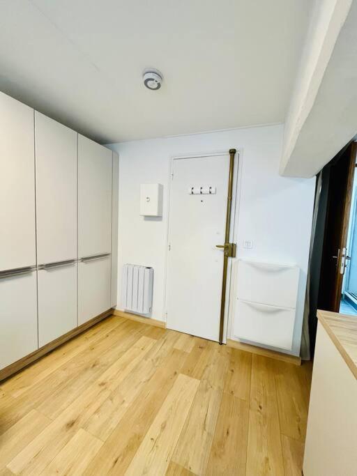 Апартаменты Stylish Studio In The Center Of Senlis Санлис Экстерьер фото